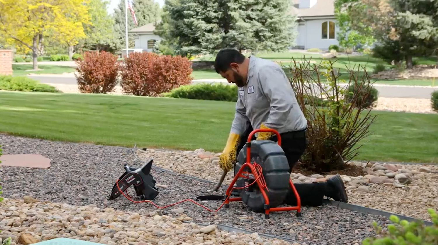 M&M technician responding to emergency drain service
